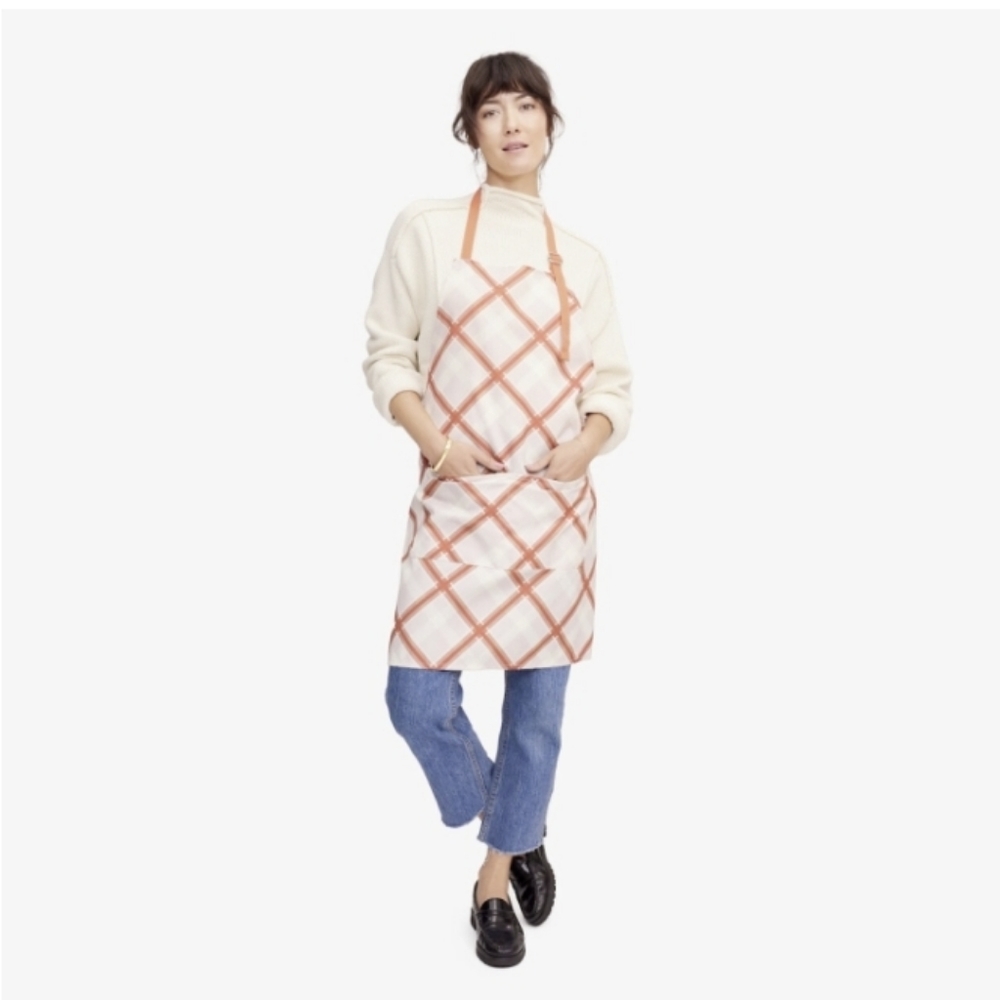 Sewing down south- cooking  apron perfectly plaid